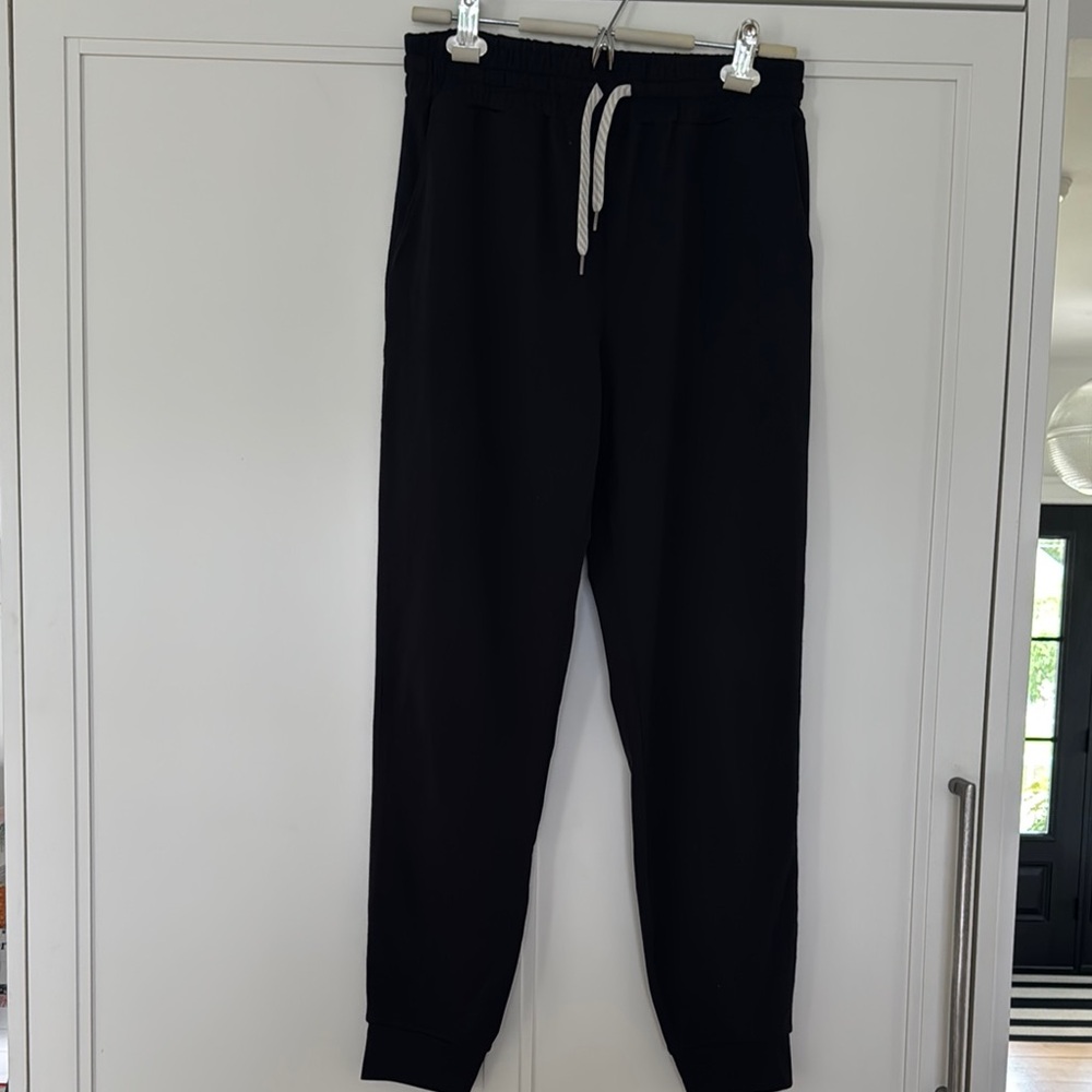Women’s Vuori Black Performance Jogger- Long
